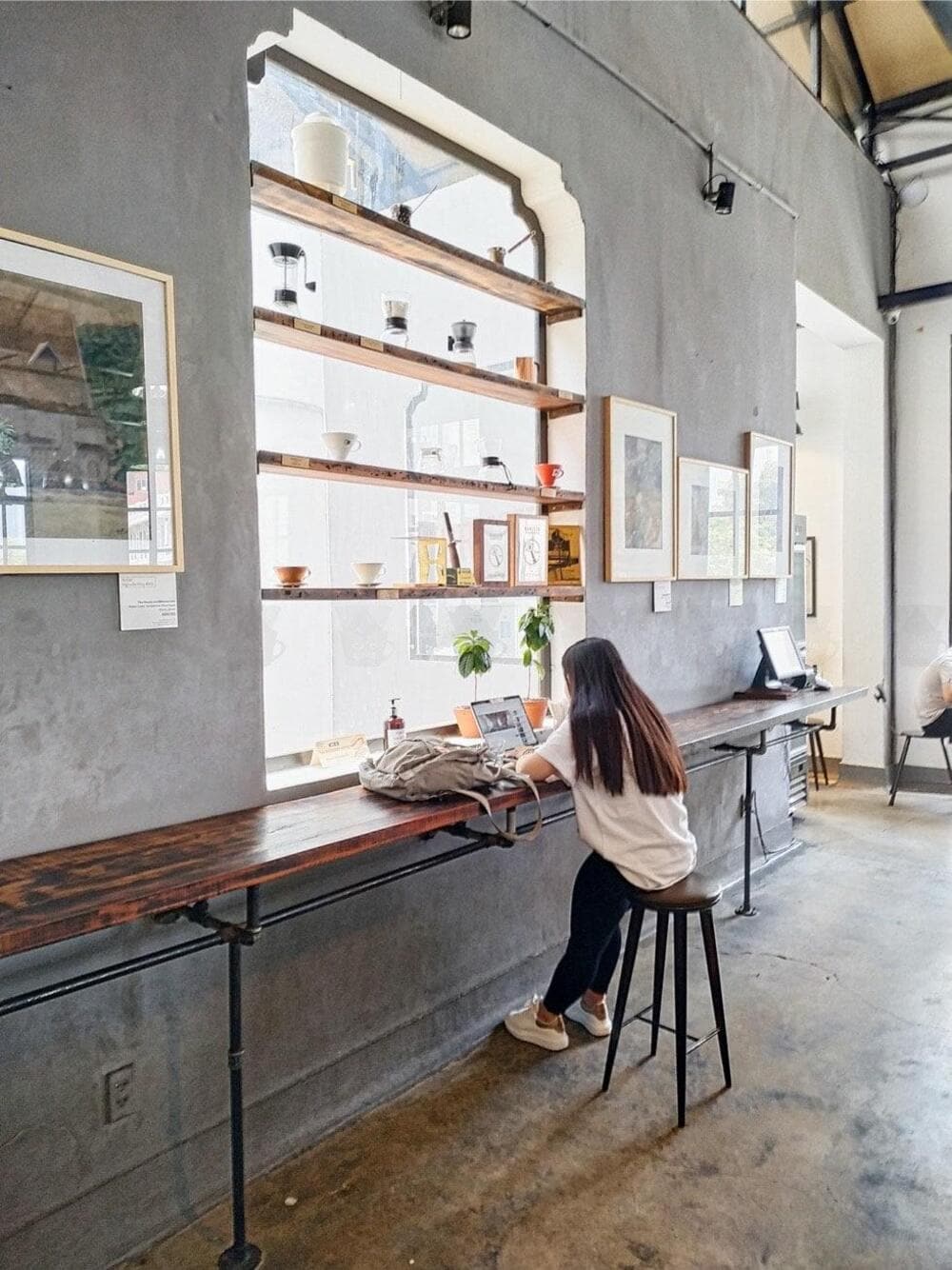 The Workshop Coffee với không gian industrial độc đáo