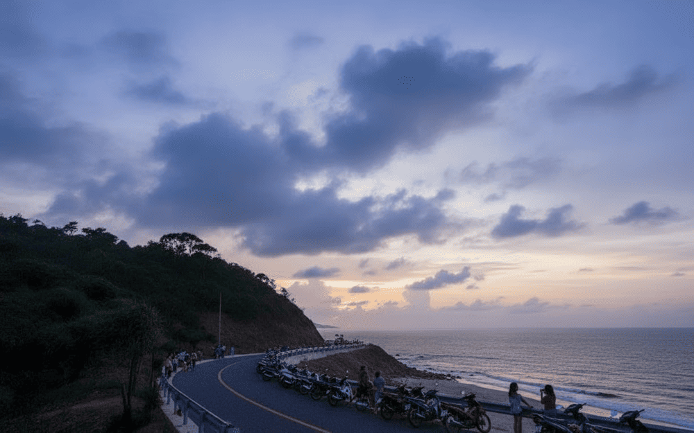 Ngắm hoàng hôn đầy thơ mộng