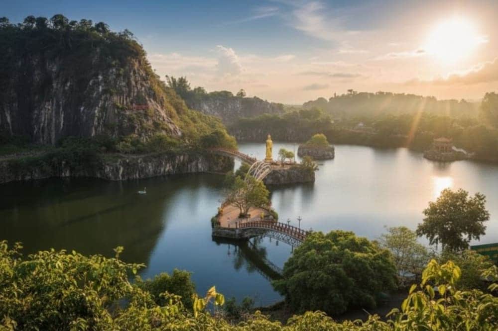 Khu du lịch Núi Sập .