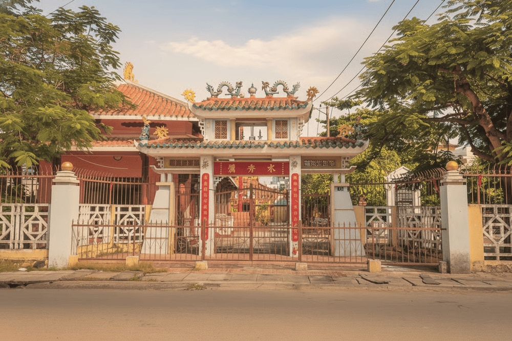 Dinh Vạn Thuỷ Tú - nơi lưu giữ bộ xương cá voi lớn nhất Việt Nam