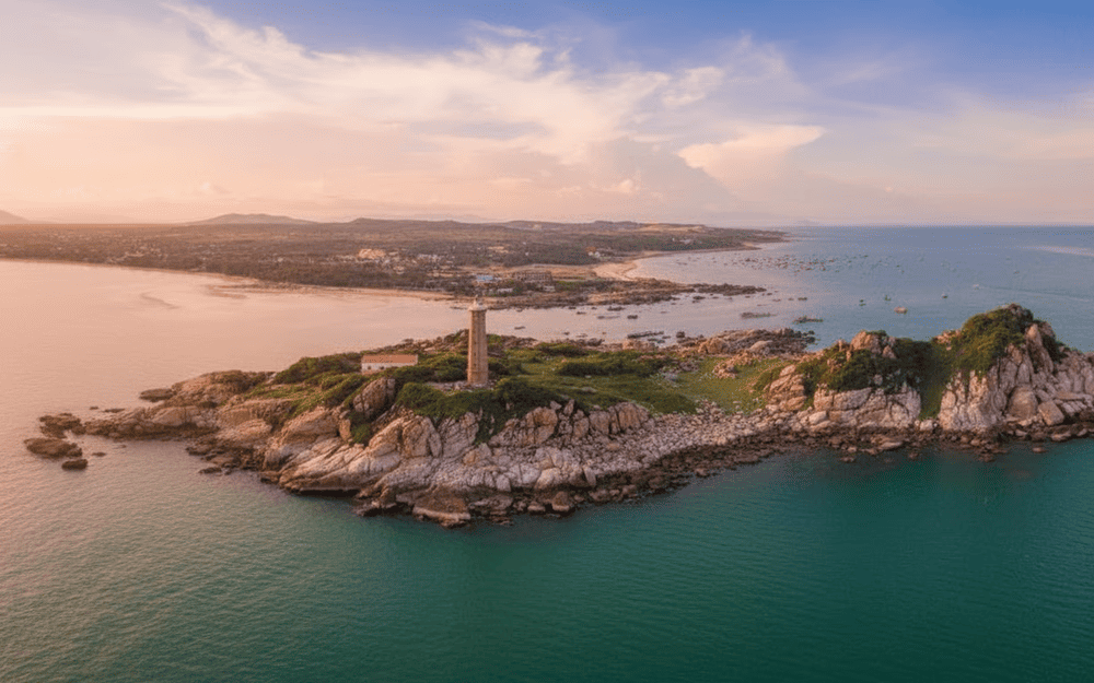 Khí hậu ôn hoà và thiên nhiên kỳ thú biến Bình Thuận trở thành điểm du lịch lý tưởng quanh năm