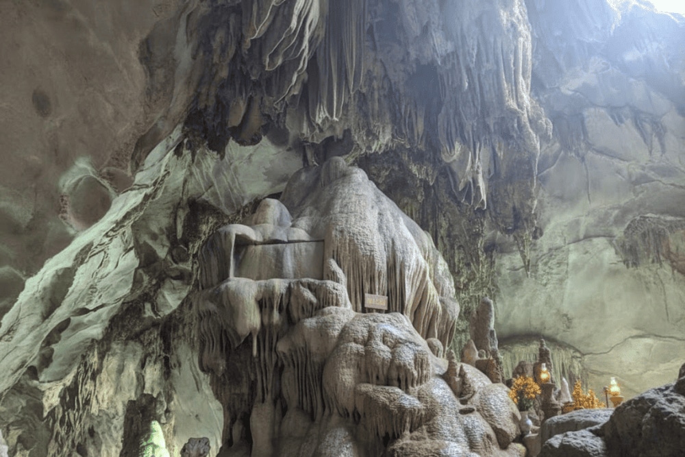 Những khối thạch nhũ với muôn hình vạn trạng