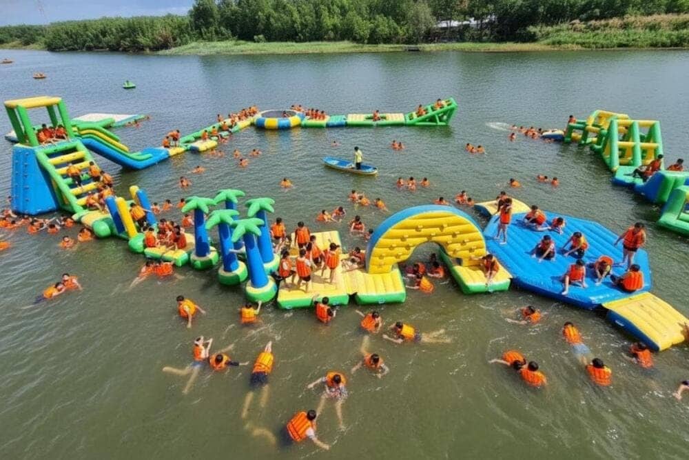 Khu sinh thái ven sông, thích hợp vui chơi team-building, tắm sông và ăn uống ngoài trời.