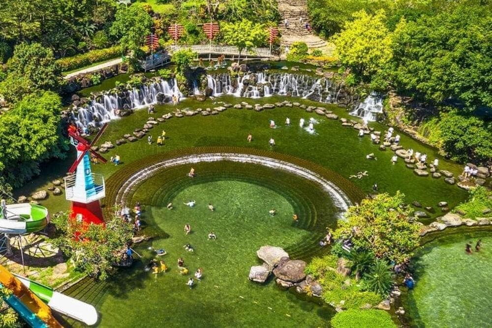 Giải nhiệt tức thì tại Suối Mơ với dòng nước trong vắt, mát lạnh. Nơi đây là thiên đường để vui chơi và thư giãn giữa thiên nhiên.