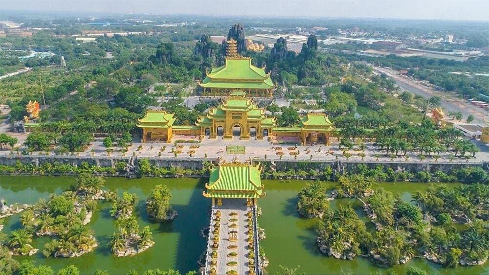 Từ những công trình kiến trúc kỳ vĩ đến các trò chơi cảm giác mạnh, Đại Nam mang đến một thế giới giải trí và khám phá đầy ấn tượng.