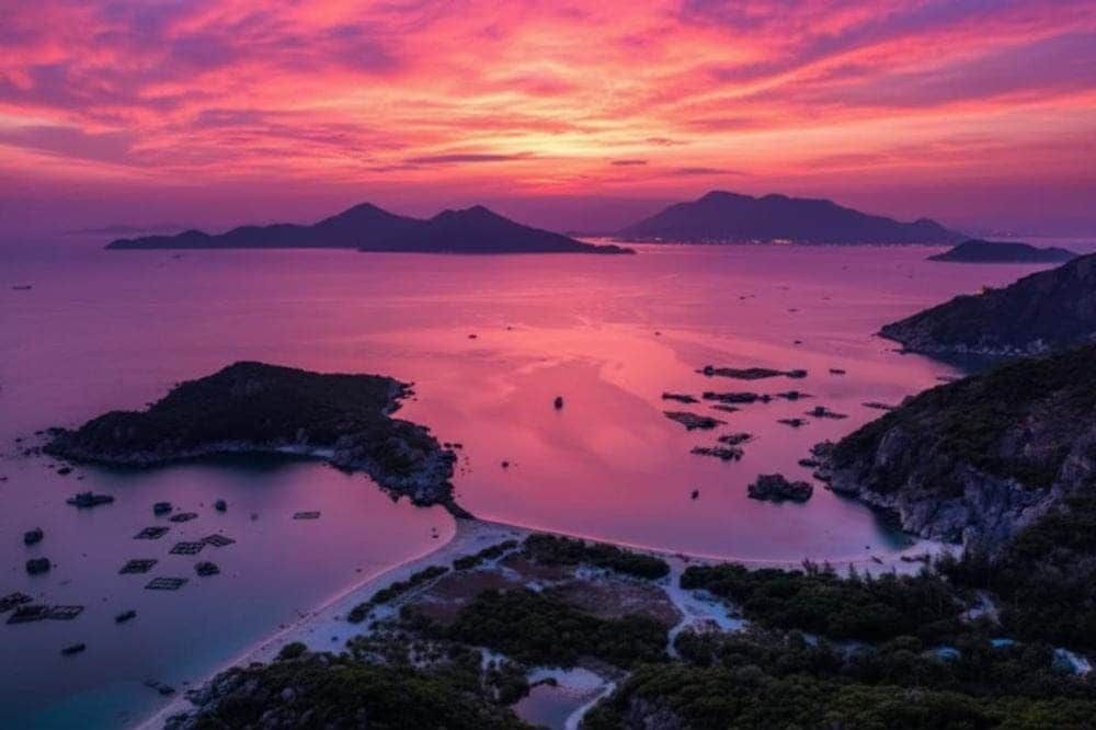 Đảo Bình Ba với những bãi biển đẹp và cát trắng mịn.