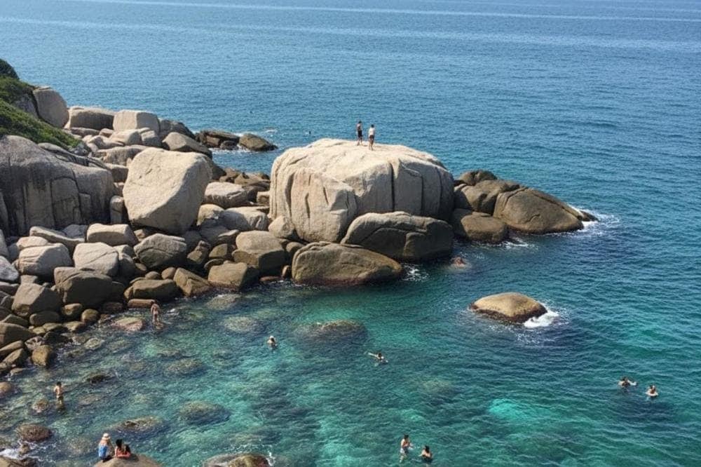 Khám phá đường bờ biển đầy lãng mạn tại Đảo Bình Hưng.