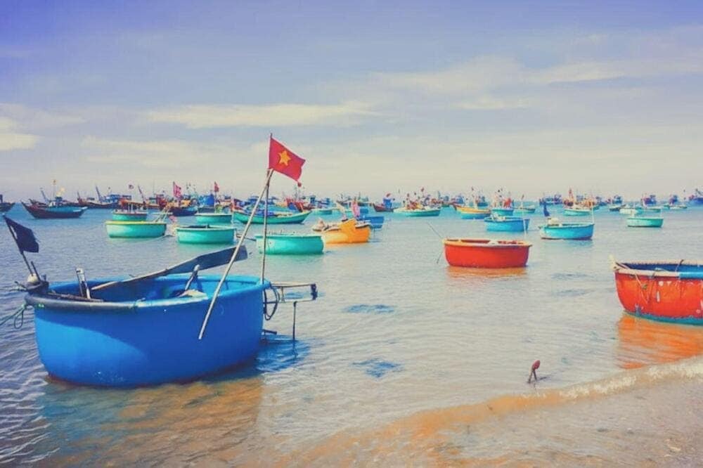 Khung cảnh đầy sắc màu tại làng chài Mũi Né