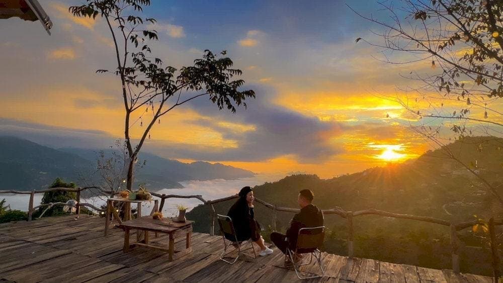 Một quán cà phê trên Đỉnh Gió, Tà Xùa (Nguồn: Giàng Homestay)