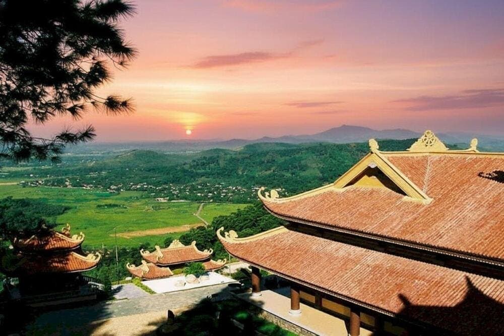 Những ngôi chùa có kiến trúc bề thế nằm giữa thiên nhiên ngút ngàn