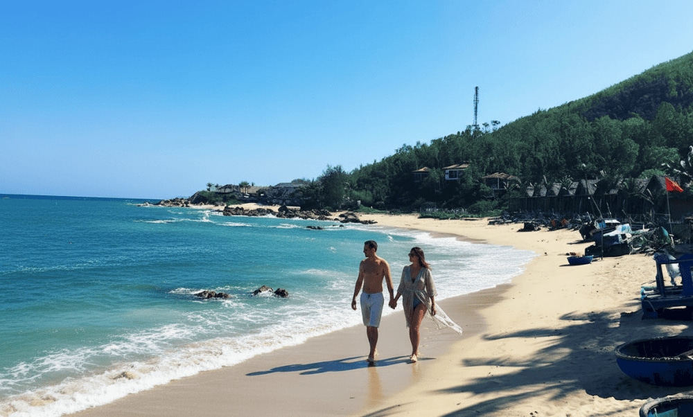 Bãi tắm Tiên Sa với vẻ đẹp hoang sơ, thơ mộng