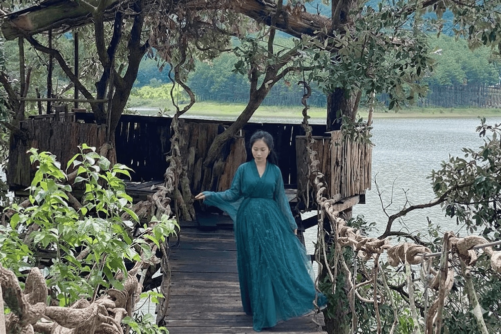 Nằm giữa không gian lộng gió, ngôi nhà trên cây mang đến cảm giác lạc vào câu chuyện cổ tích giữa núi rừng Đà Lạt