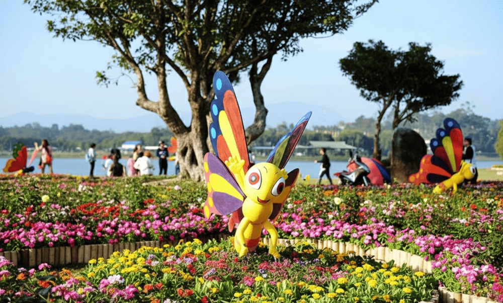 Đông đảo du khách tới tham dự Festival Hoa Đà Lạt