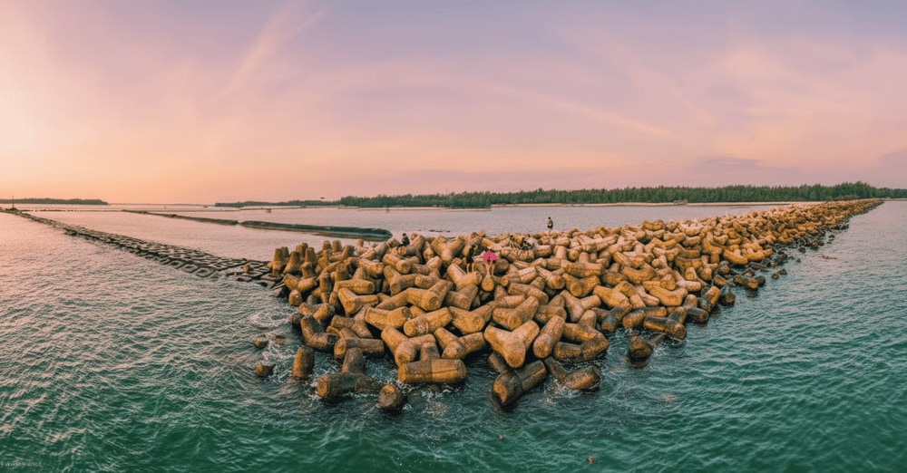 Bãi đá độc đáo nằm giữa biển Hải Dương