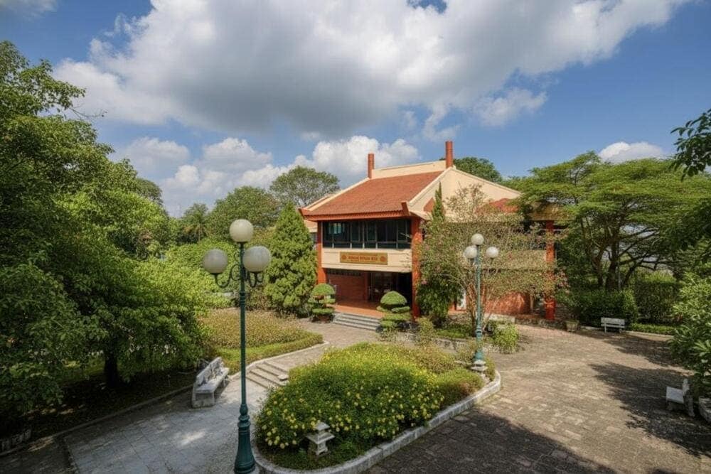 Phòng trưng bày tại Khu mộ bà Hoàng Thị Loan