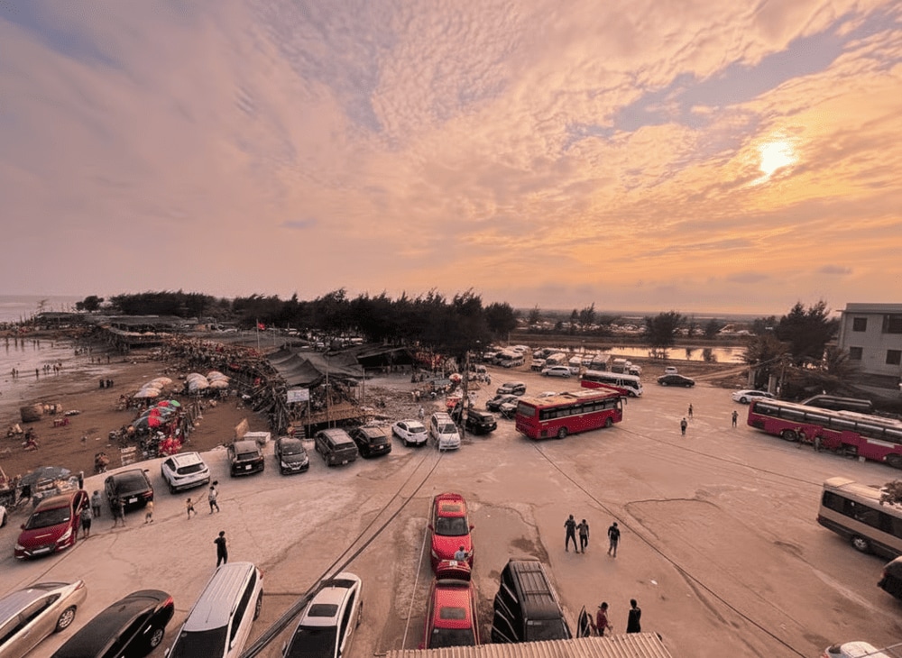 Bãi gửi xe tại Cồn Vành