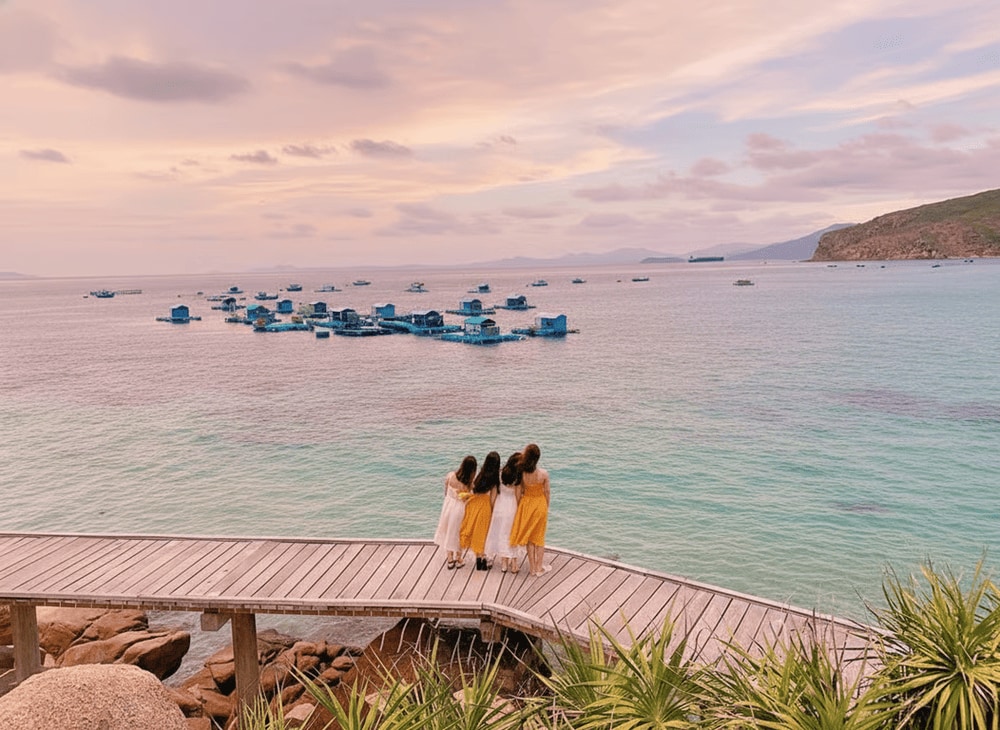 Cầu gỗ ven đảo - lối đi nên thơ và background sống ảo cực chất