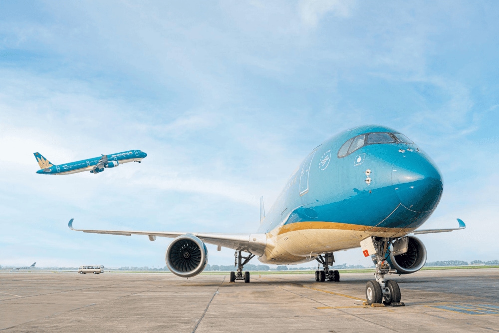Máy bay là một trong những cách di chuyển dễ dàng đến quê Bác. (Nguồn: Vietnam Airlines)