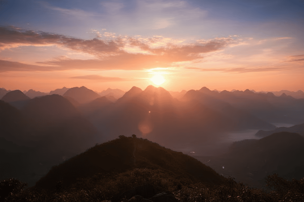 Núi Nà Lay vào chiều hoàng hôn