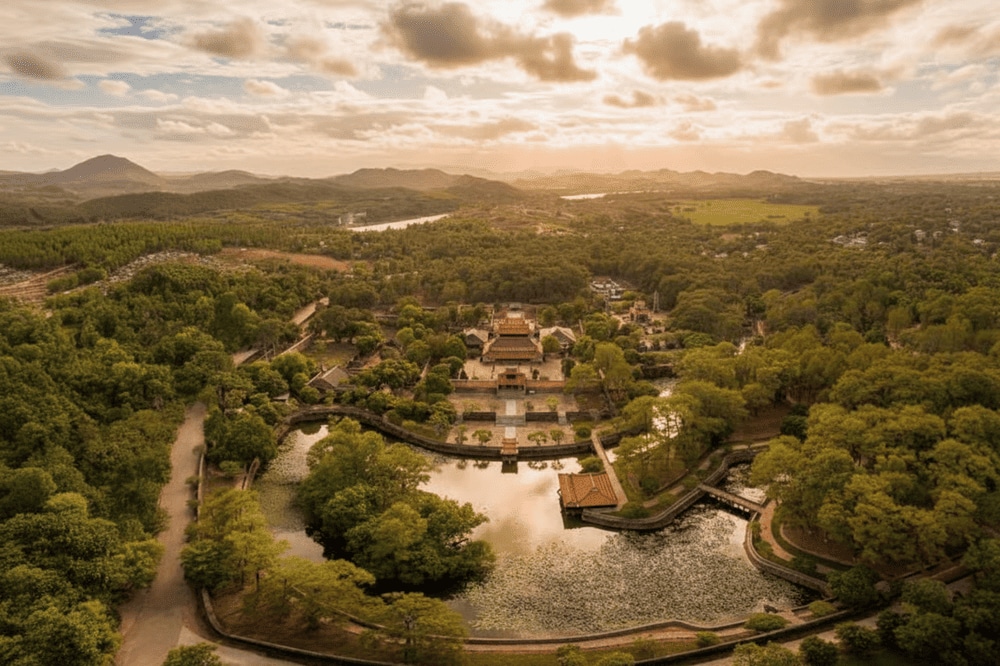 Lăng Tự Đức nhìn từ trên cao