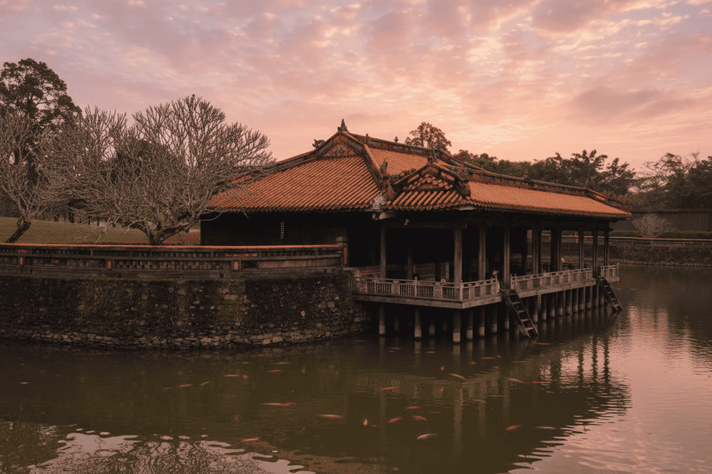 Thời điểm tham quan lăng Tự Đức lý tưởng nhất là từ tháng 03 - 08