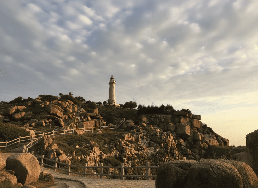 Mũi Điện là một trong những địa điểm lý tưởng để “nhập môn” trekking leo núi