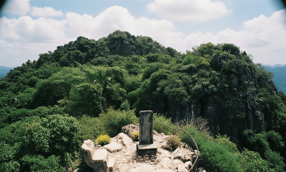 Vọng Giang Đài là địa điểm để khám phá vẻ đẹp hoang sơ cùng núi non hùng vĩ