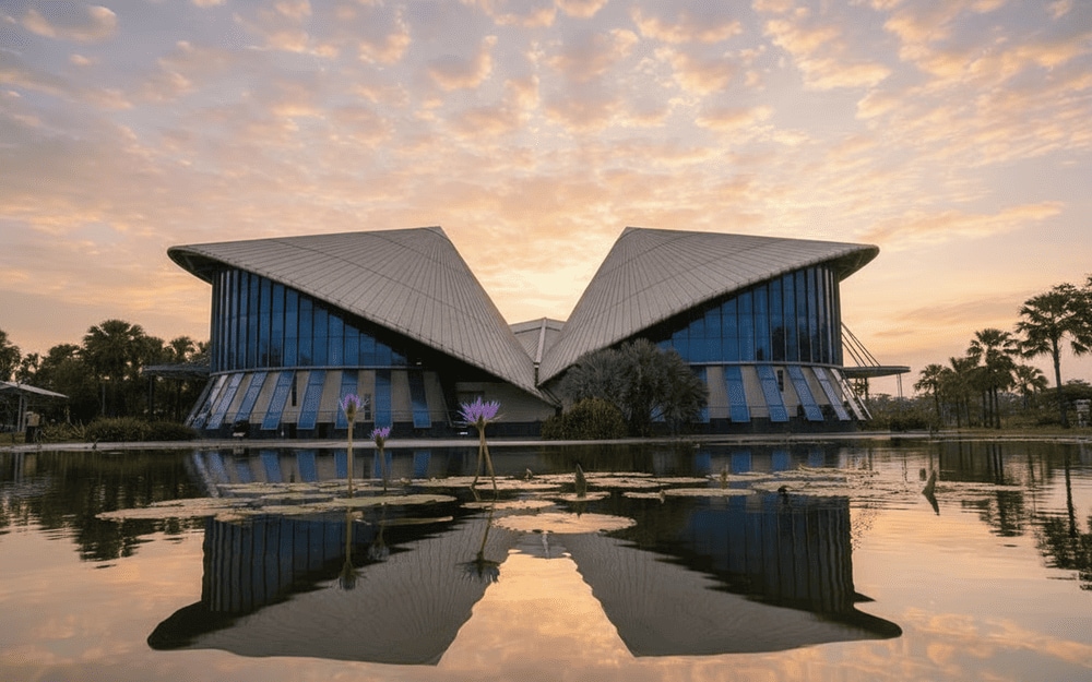 Khu vực mặt tiền nhà hát