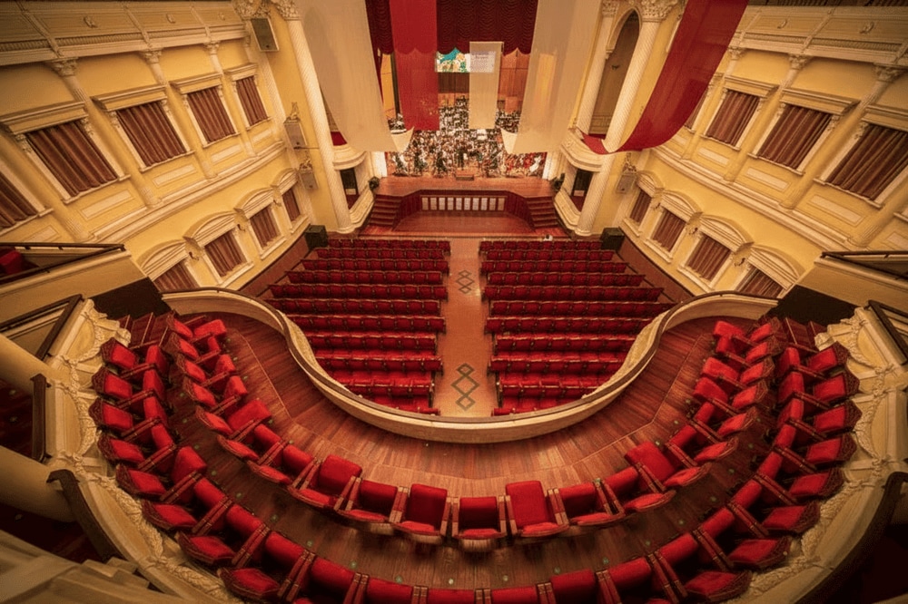 Hệ thống âm thanh hiện đại góp phần tạo nên sự hoàn hảo cho các buổi biểu diễn tại nhà hát