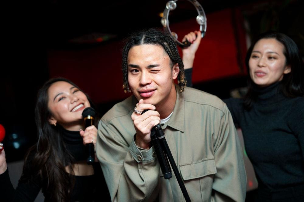 Trải nghiệm hát karaoke cùng người lạ tại phố Bùi Viện để tạo nên những khoảnh khắc khó quên