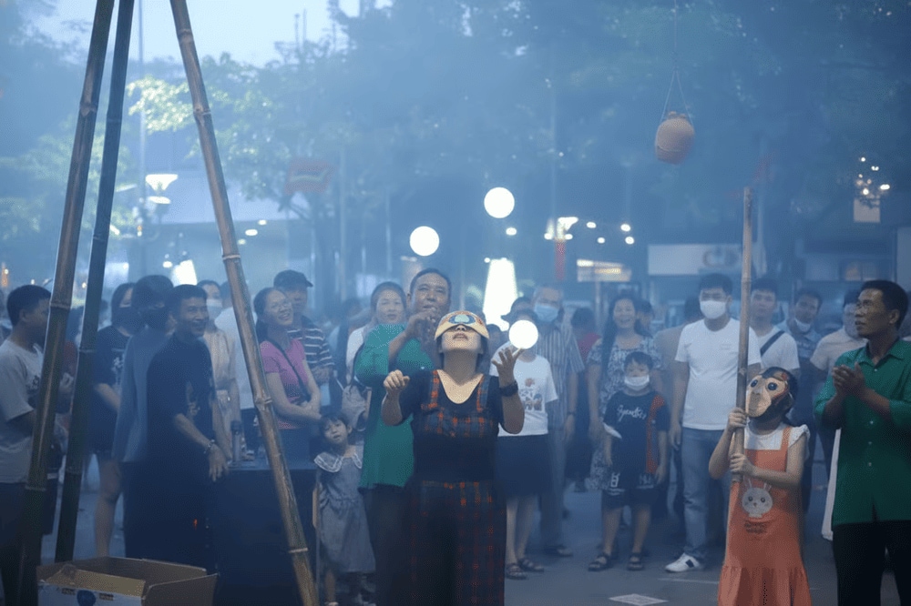 Đập niêu là một trong những trò chơi dân gian thu hút đông đảo du khách