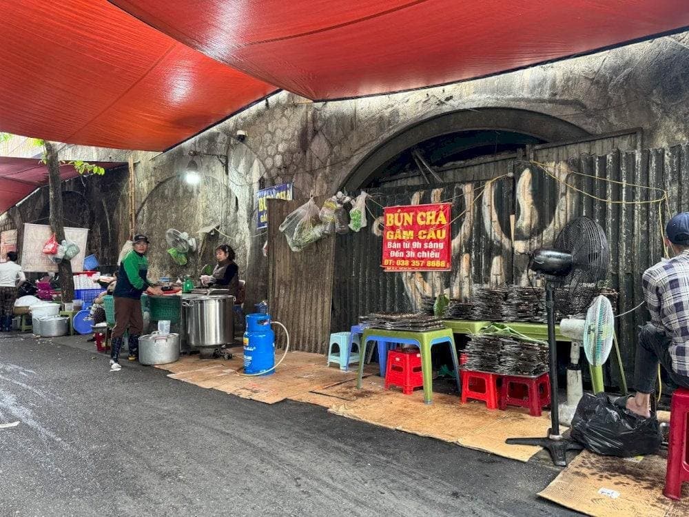 Quán phở mặn Gầm Cầu