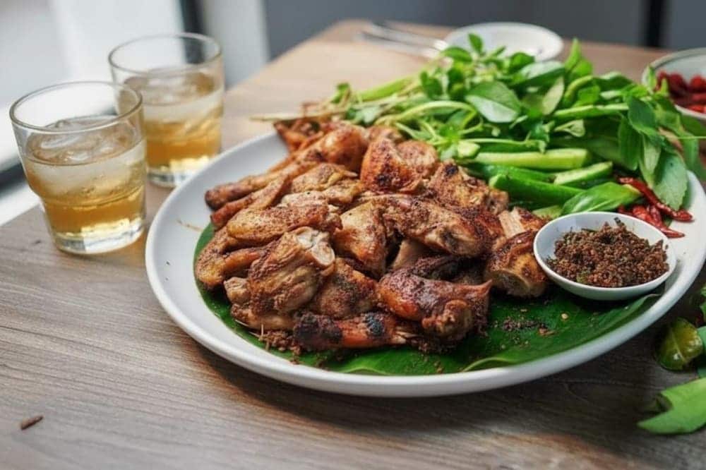 Gà đồi thả tự nhiên - Thịt chắc, da giòn khó cưỡng.