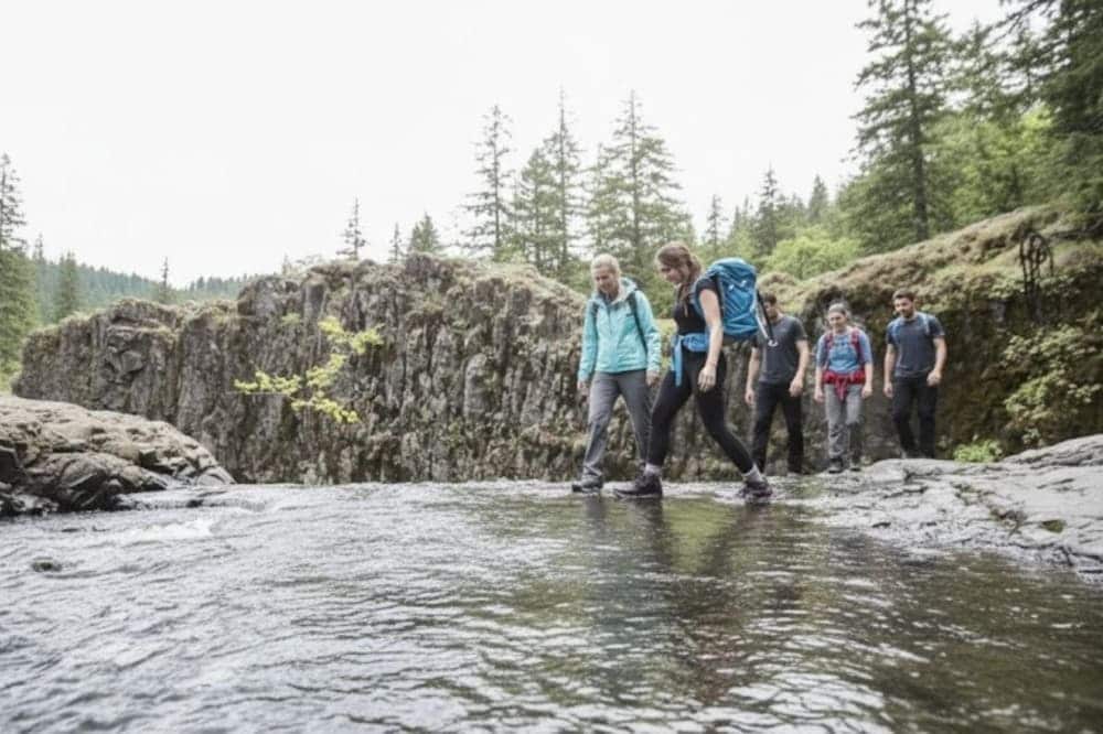 Giày trekking - phụ kiện không thể thiếu khi đến Pù Luông