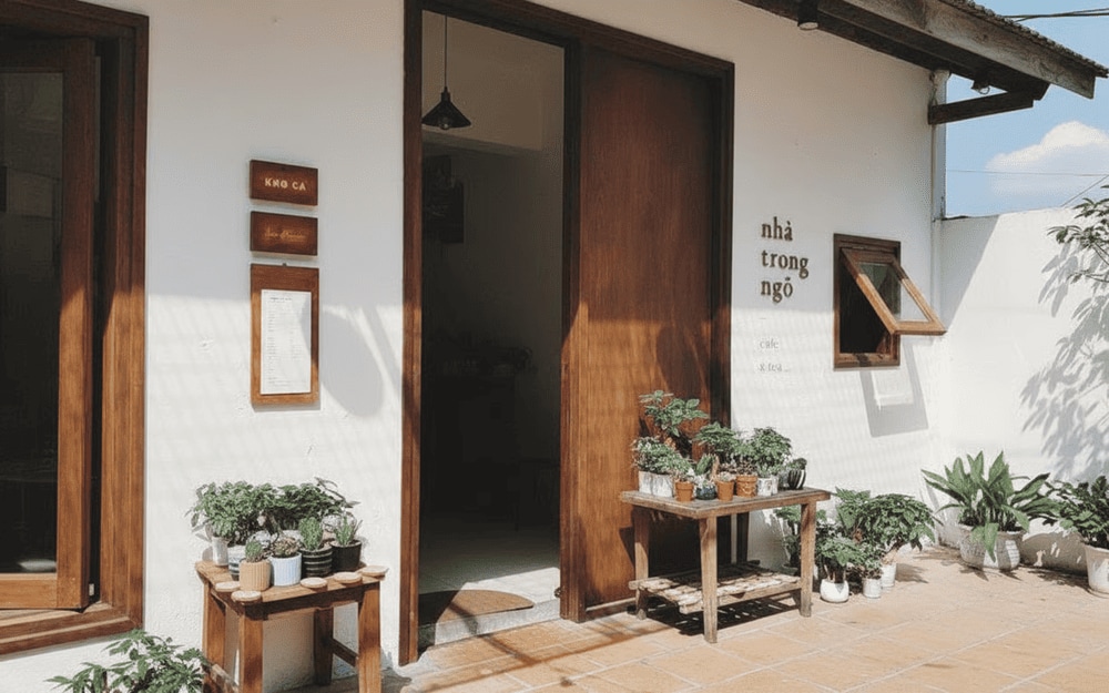 Không gian quán Nhà Trong Ngõ