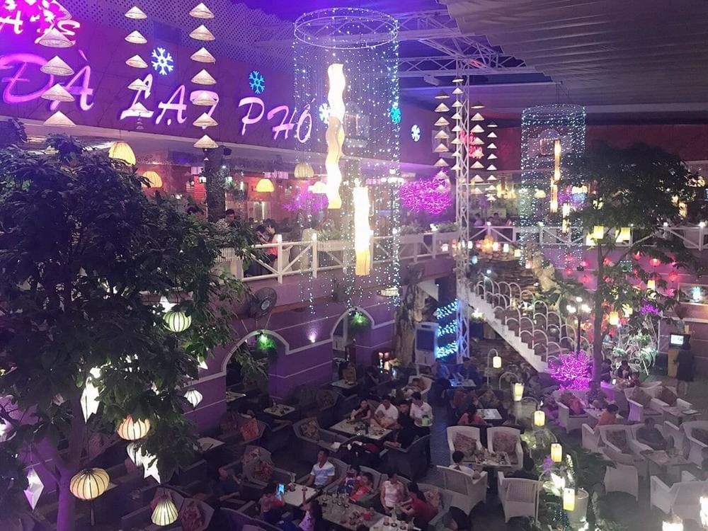 Quán có không gian rộng lớn