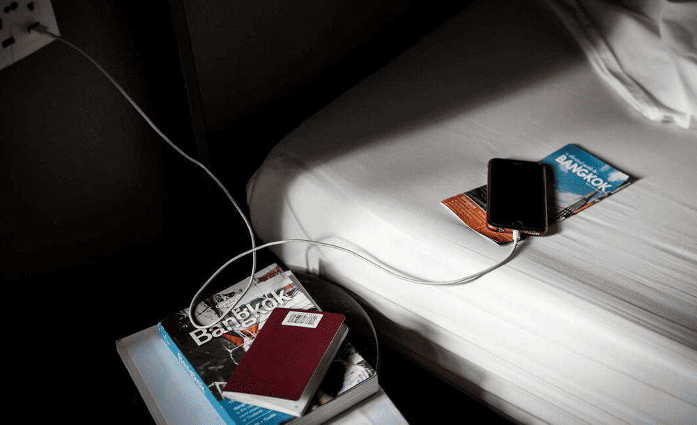 Các cổng USB trang bị sẵn trên ghế ngồi chỉ được dùng để sạc các thiết bị cá nhân phổ thông, không dùng để sạc pin sạc dự phòng (Nguồn: Freepik)