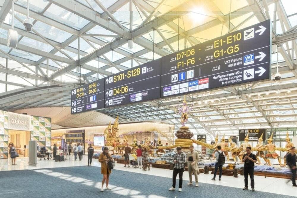 Không gian kiến trúc đẹp mắt, cùng hệ thống tiện nghi và dịch vụ đẳng cấp mang đến trải nghiệm hài lòng cho hành khách khi đến sân bay Bangkok Suvarnabhumi