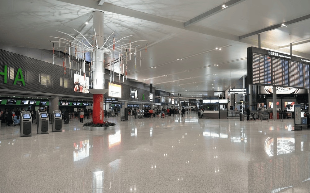 Sân bay rộng rãi với nhiều quầy check-in