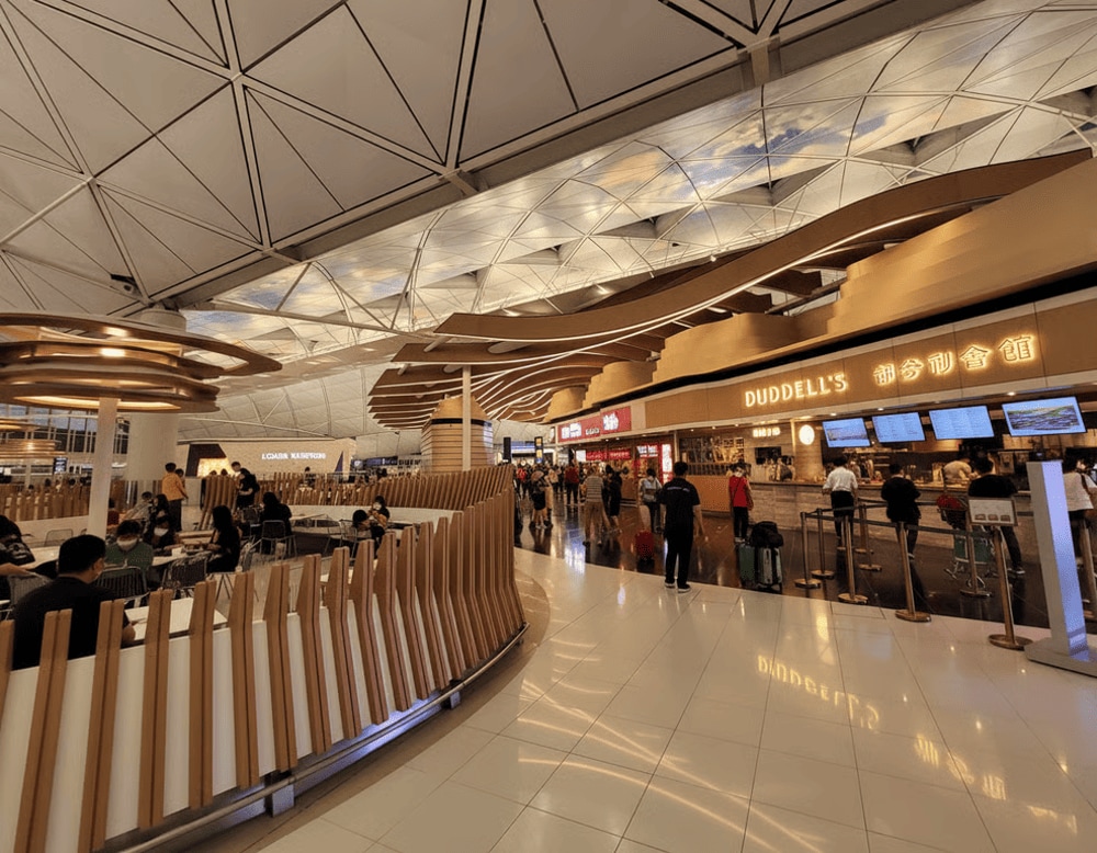 Một khu vực ẩm thực trong sân bay