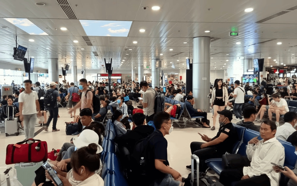 Sân bay đông đúc vào những dịp cao điểm hè, lễ, Tết