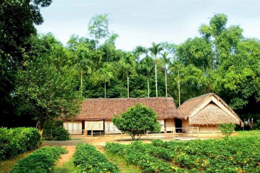 Làng Sen - Quê Bác là điểm đến không thể bỏ qua khi du lịch Nghệ An