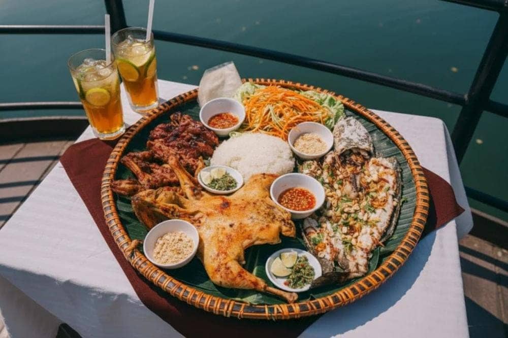 Thưởng thức đặc sản tại suối cá thần