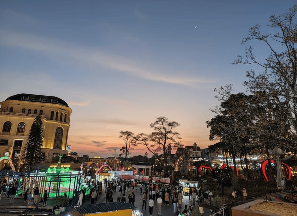 Quảng trường Tam Đảo lúc hoàng hôn