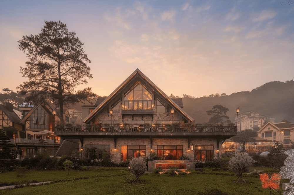 Tiệm Cà Phê Nhiệt Đới Tam đảo
Tiệm Cà Phê Nhiệt Đới gây ấn tượng với phong cách thiết kế trẻ trung, hiện đại, lấy cảm hứng từ những quán cà phê phong cách nhiệt đới với nhiều cây xanh, nội thất gỗ và tông màu ấm áp. Không gian quán rộng rãi, có cả khu vực ngoài trời và trong nhà, rất phù hợp để thư giãn và chụp ảnh. Đồ uống tại đây đa dạng, đặc biệt là các loại nước ép trái cây tươi mát.