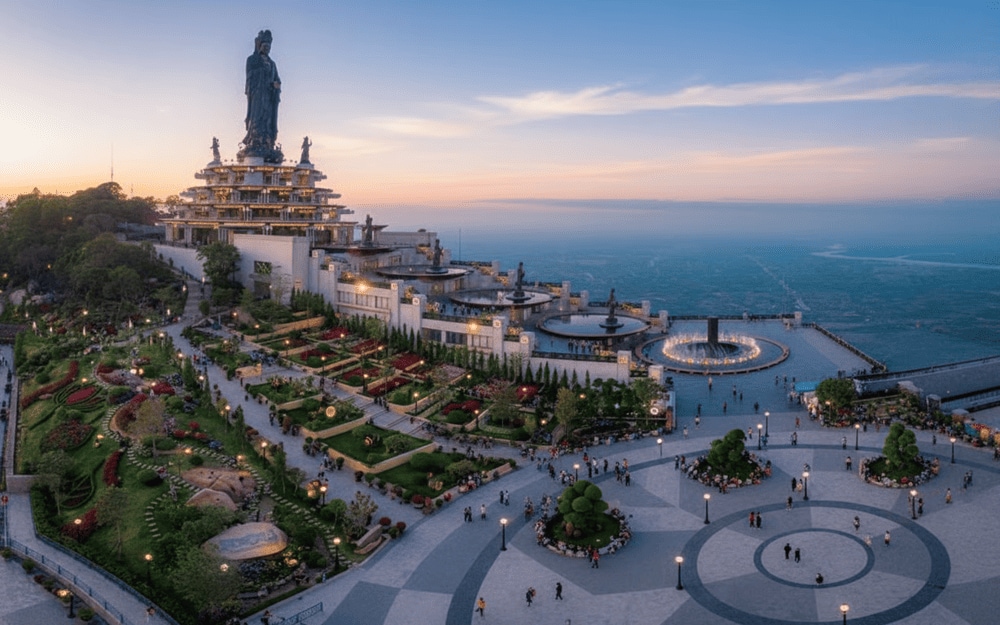 Nếu du lịch Tây Ninh ngắn ngày, hãy đưa Núi Bà Đen vào danh sách hành trình của bạn