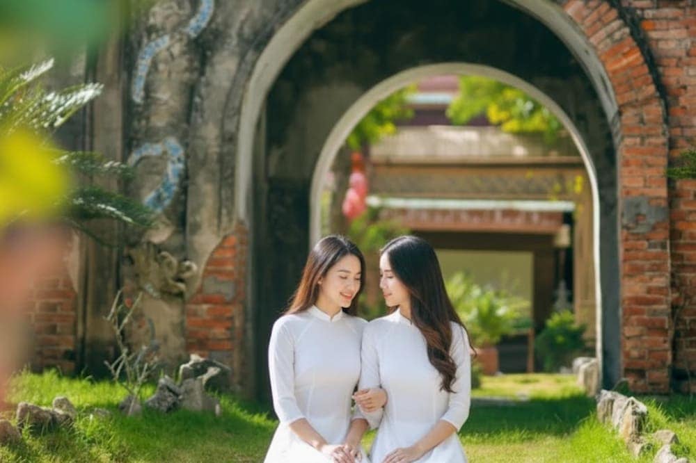 Du khách có thể chụp được những bức ảnh mang hơi thở đậm nét cổ xưa tại Thành cổ Vinh.