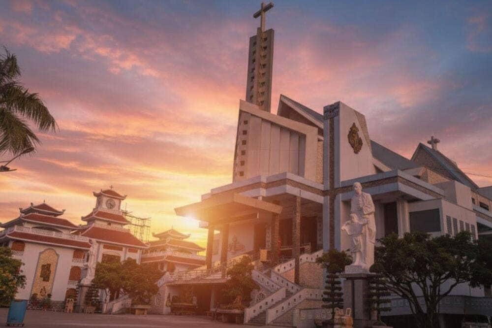 Ngày nay, Thánh đường Tắc Sậy là trung tâm hành hương Công giáo lớn nhất miền Tây