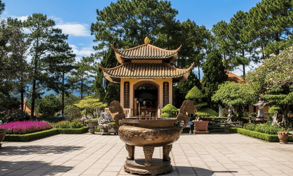 Thiền viện Trúc Lâm mở cửa miễn phí, chào đón du khách từ 05:00 đến 21:00 mỗi ngày