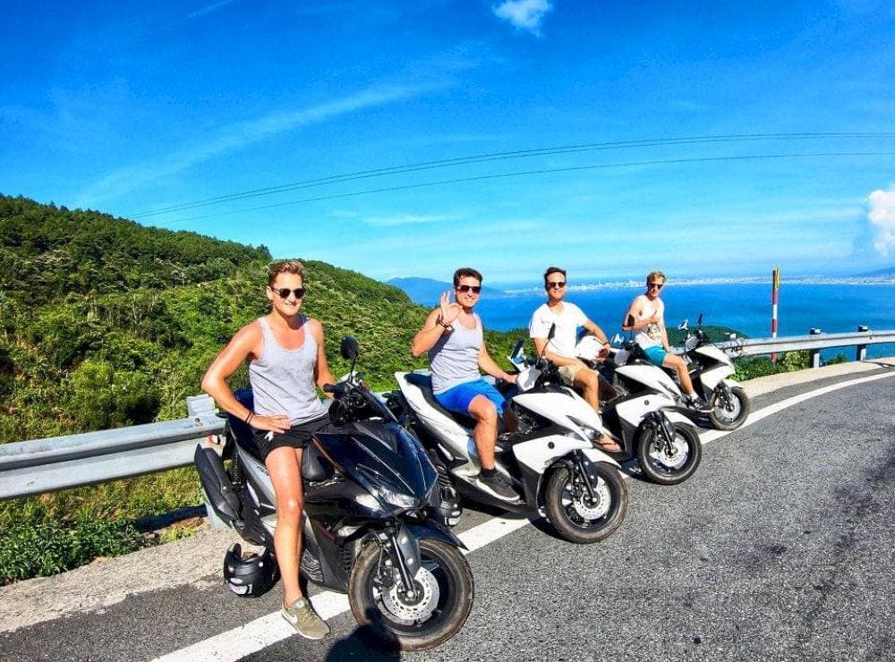 Hoi An Motorbike & Scooter Rental giao xe tận nơi cho du khách với xăng đầy bình